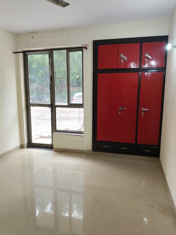 Room in 1.5 BHK Apartment at Unitech Uniworld Gardens 2, Sector 47 – for Rent