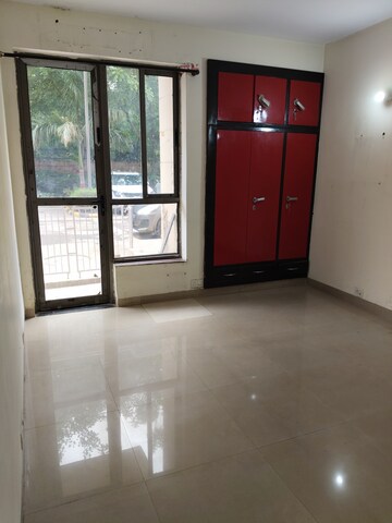Room in 1.5 BHK Apartment at Unitech Uniworld Gardens 2, Sector 47 – for Rent