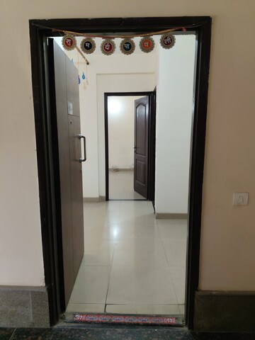 Building Lobby in 1.5 BHK Apartment at Unitech Uniworld Gardens 2, Sector 47 – for Rent