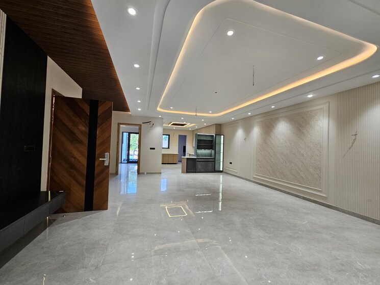  Parking, parklands 4 Bedroom 350 Sq.Yd. Builder Floor In Sector 85 Faridabad 8904118