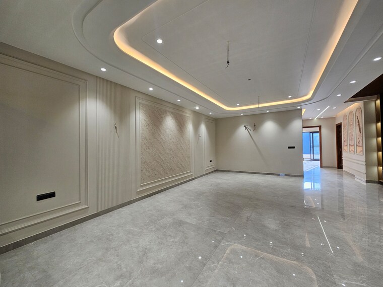 Room, parklands 4 Bedroom 350 Sq.Yd. Builder Floor In Sector 85 Faridabad 8904118