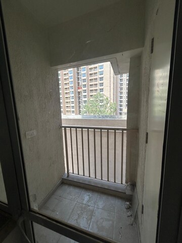 Room in 3 BHK Apartment at Godrej Green Cove, Mahalunge – for Rent