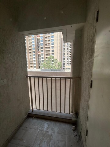 Room in 3 BHK Apartment at Godrej Green Cove, Mahalunge – for Rent