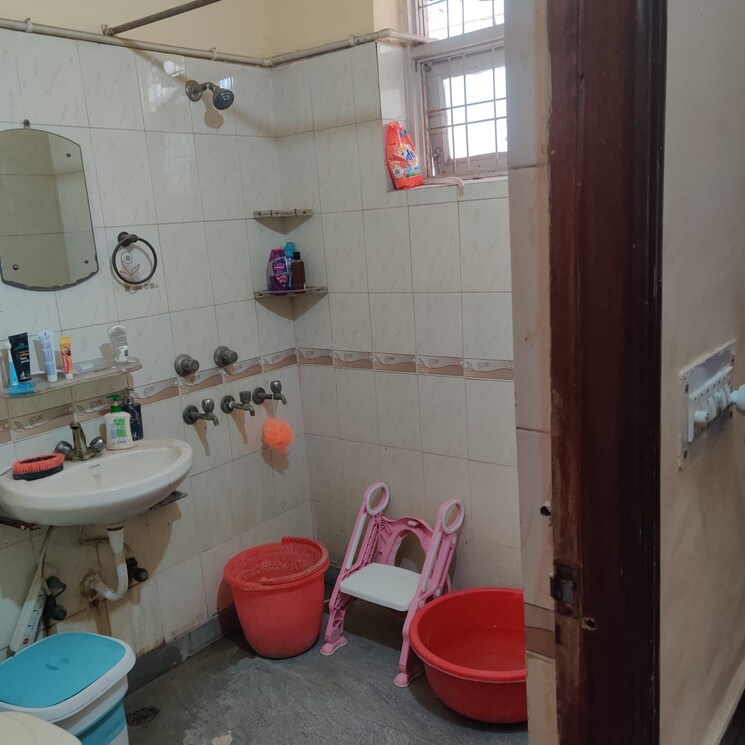 Bathroom, green fields colony 2 Bedroom 292 Sq.Yd. Builder Floor In Green Fields Colony Faridabad 8904132