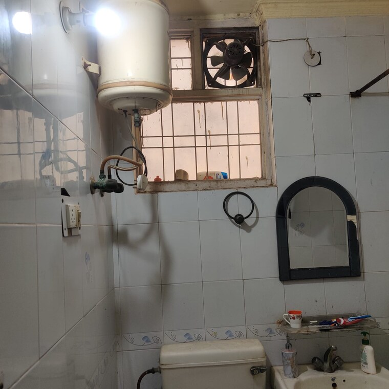 Bathroom, green fields colony 2 Bedroom 292 Sq.Yd. Builder Floor In Green Fields Colony Faridabad 8904132
