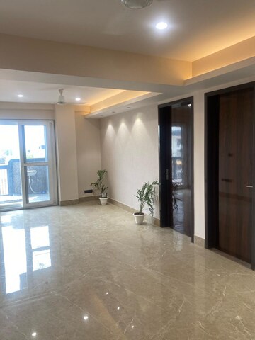 Room in 3.5 BHK Builder Floor at RWA Apartments Sector 30, Sector 30 – for Rent