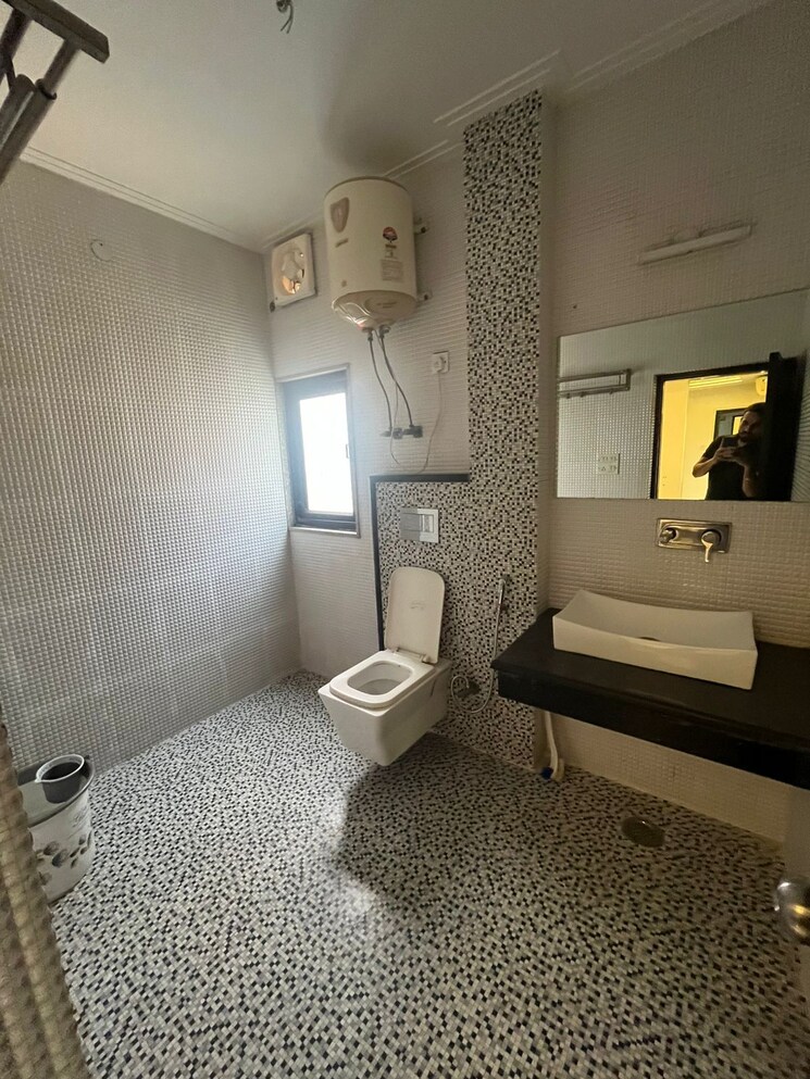 Bathroom, vasant kunj 6 Bedroom 3600 Sq.Ft. Apartment In Vasant Kunj Delhi 8904136