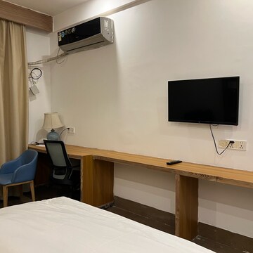 Kitchen in  Pg at Dlf Cyber City – for Rent