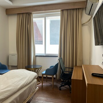 Bedroom in  Pg at Dlf Cyber City – for Rent