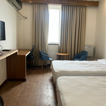 Pg For Rent in Dlf Cyber City