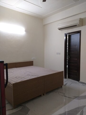 Room in 1 RK Apartment at Central Town, Vip Road – for Rent