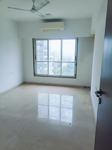 Room in 3 BHK Apartment at Bharat Juhu Vistas, Juhu – for Sale
