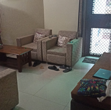 Living Room in 1.5 BHK Apartment at Rwa Jalvayu Vihar Noida, Sector 25 – for Rent