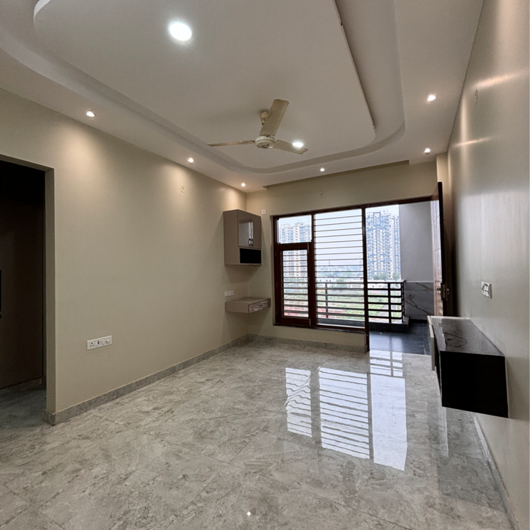 Room, sector 76 4 Bedroom 250 Sq.Yd. Builder Floor In Sector 76 Faridabad 8904266