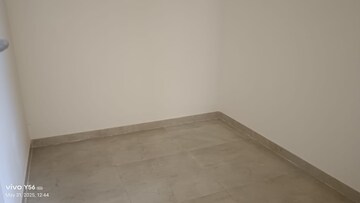 Room in 3 BHK Apartment at Hiranandani Estate Rodas Enclave, Ghodbunder Road – for Rent
