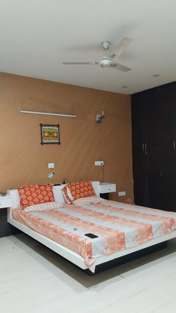 Bedroom in 3 BHK Builder Floor at Safdarjung Enclave – for Rent