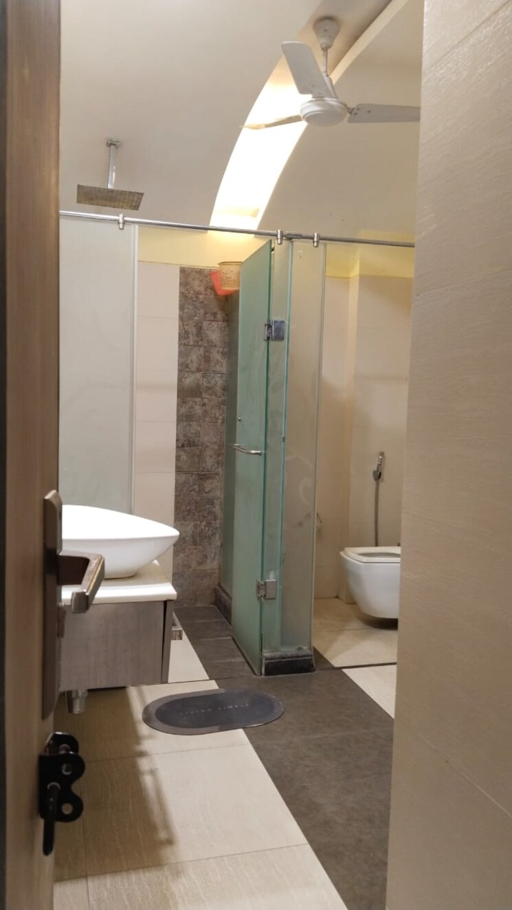 Bathroom, safdarjung enclave 3 Bedroom 2700 Sq.Ft. Builder Floor In Safdarjung Enclave Delhi 8904274