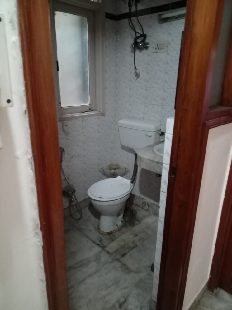 Bathroom, greater kailash i 3 Bedroom 208 Sq.Yd. Builder Floor In Greater Kailash I Delhi 8904283