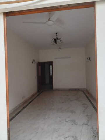 Room in 3 BHK Builder Floor at Greater Kailash I – for Rent