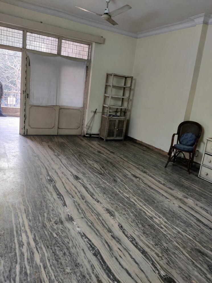  Parking, greater kailash i 3 Bedroom 208 Sq.Yd. Builder Floor In Greater Kailash I Delhi 8904283