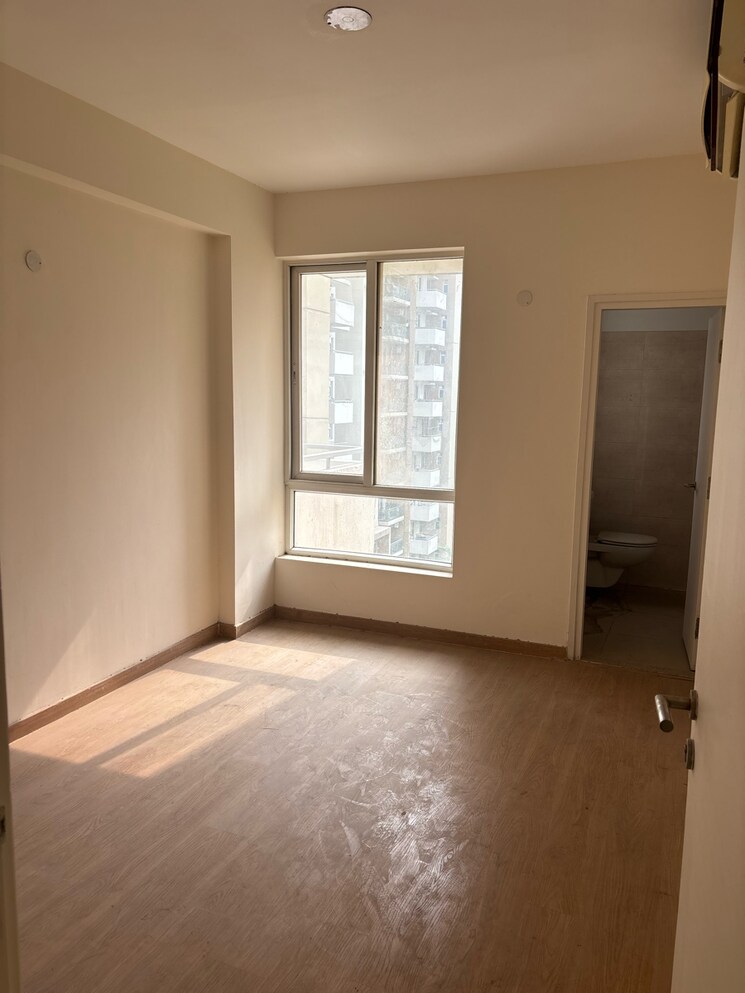 Room, emaar-imperial-gardens 3.5 Bedroom 2000 Sq.Ft. Apartment In Sector 102 Gurgaon 8904311