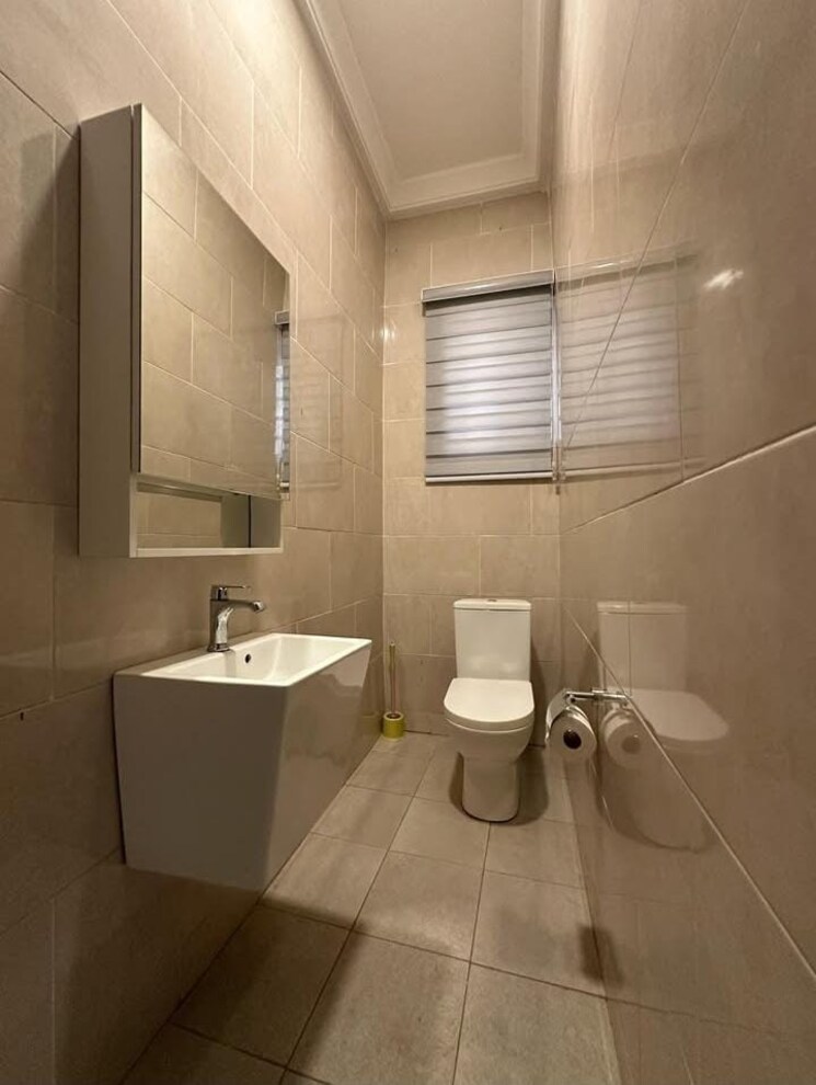Bathroom, sector 31 3 Bedroom 2250 Sq.Ft. Builder Floor In Sector 31 Faridabad 8904344