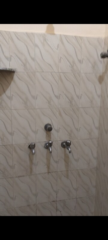 Bathroom in 1.5 BHK Builder Floor at Sector 47 – for Rent