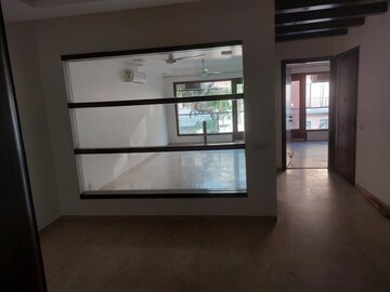 Room in 3 BHK Builder Floor at Uday Park – for Rent