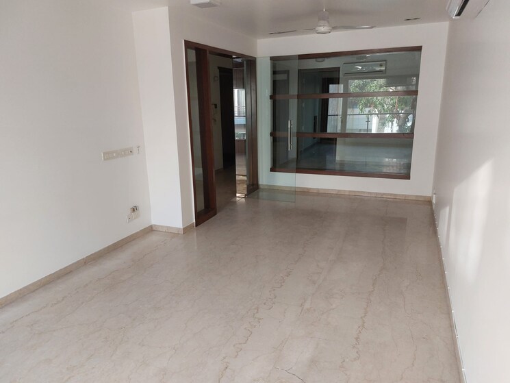 Room, uday park 3 Bedroom 200 Sq.Yd. Builder Floor In Uday Park Delhi 8904387