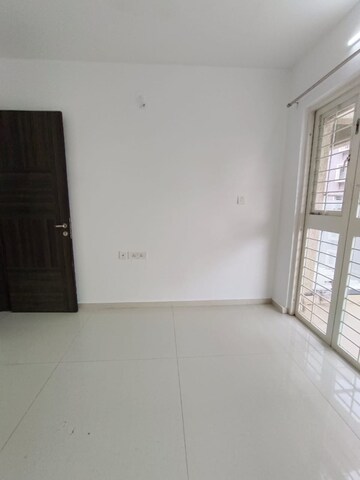 Room in 2 BHK Apartment at Empire Square, Chinchwad – for Rent