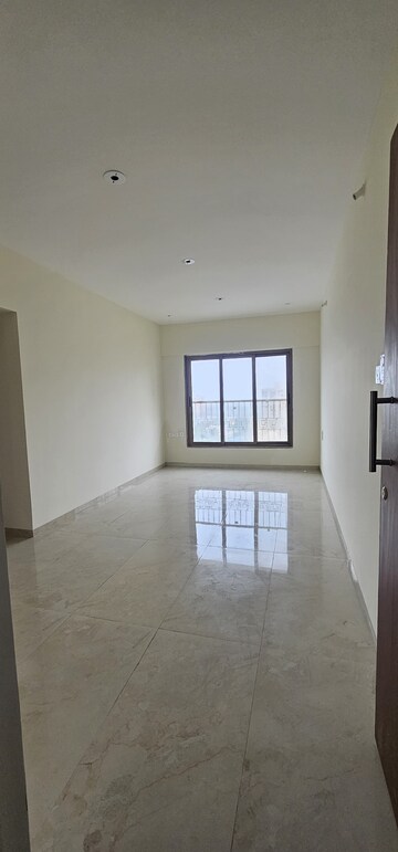 Room in 2 BHK Apartment at Abrol Signature, Malad West – for Rent