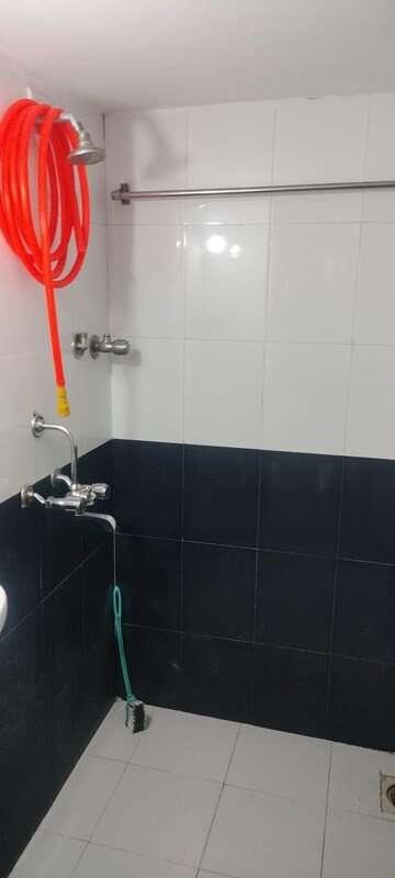 Furnished Amenities in 1 BHK Apartment at Prabhadevi CHS, Prabhadevi – for Rent