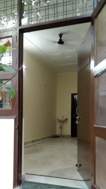 Room in 1.5 BHK Builder Floor at Eros Rosewood City, Sector 49 – for Rent