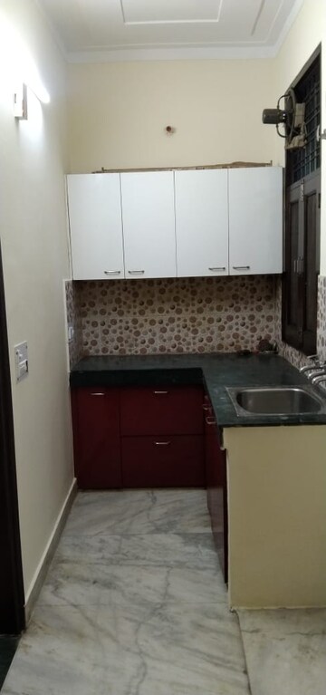 Kitchen in 1.5 BHK Builder Floor at Eros Rosewood City, Sector 49 – for Rent