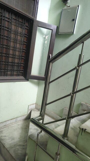 Staircase in 1.5 BHK Builder Floor at Eros Rosewood City, Sector 49 – for Rent