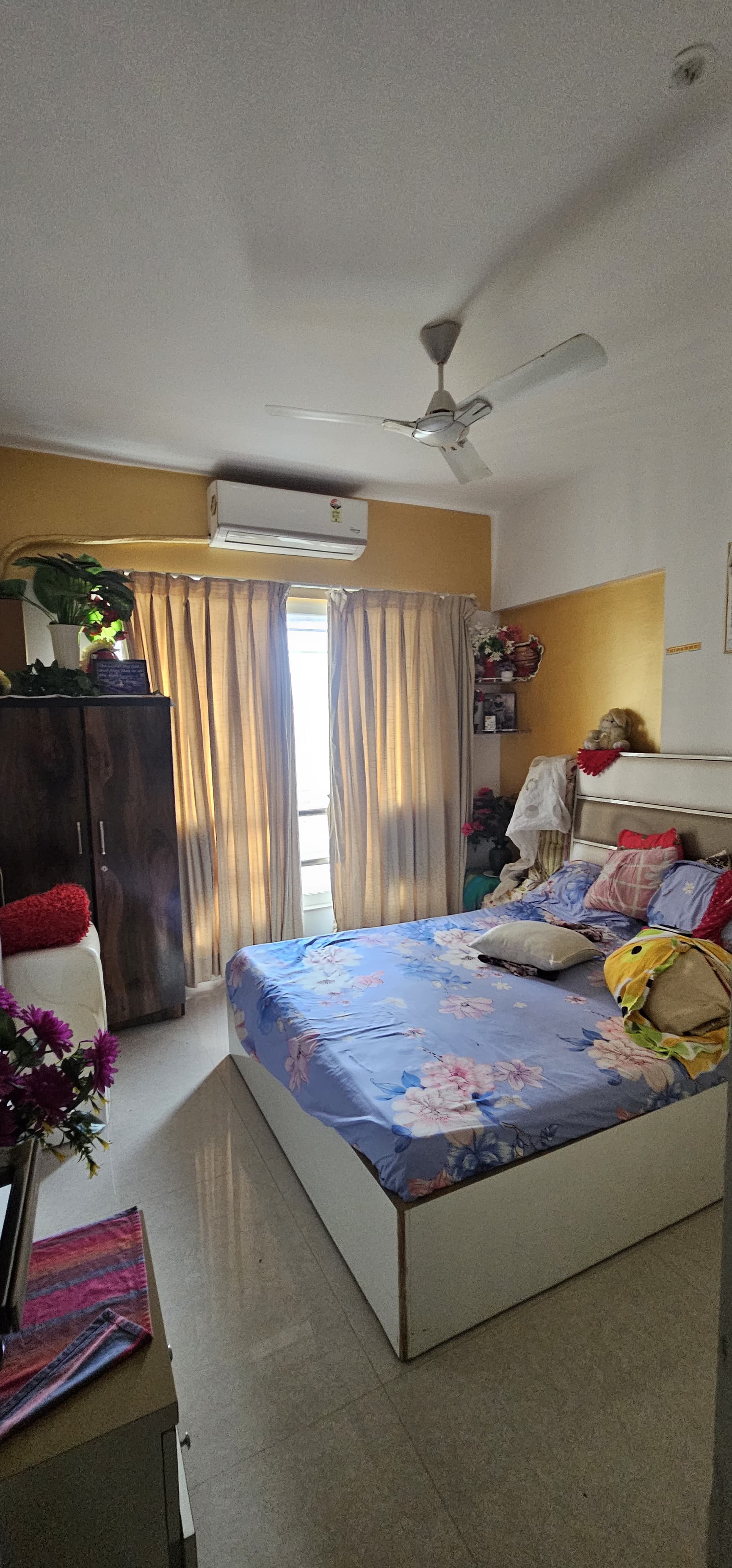 2 BHK Apartment For Sale in Gurukrupa Marina Enclave