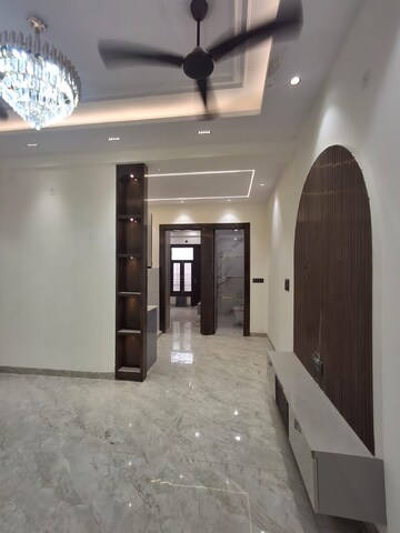 Building Lobby in 2 BHK Builder Floor at Abhay Khand 2 – for Rent