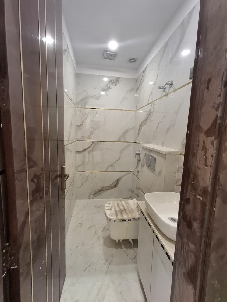 Bathroom, abhay khand 2 2 Bedroom 825 Sq.Ft. Builder Floor In Abhay Khand 2 Ghaziabad 8904479