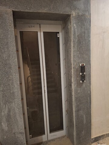 Building Lobby in 2 BHK Builder Floor at Abhay Khand 2 – for Rent