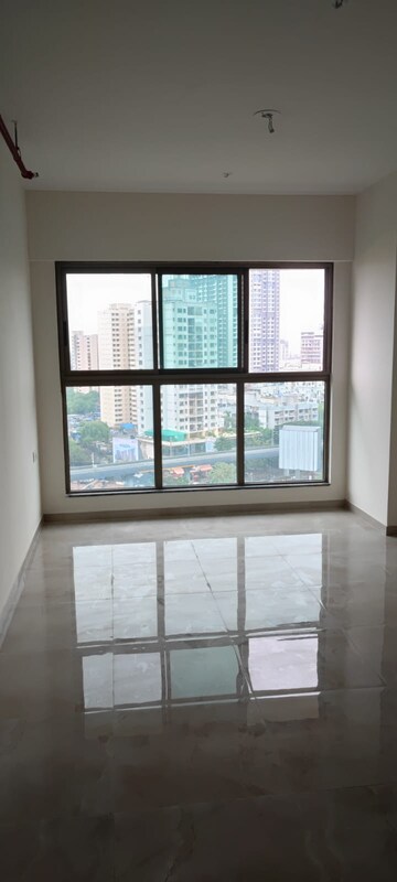 Room in 2 BHK Apartment at Sheth Irene, Malad West – for Rent
