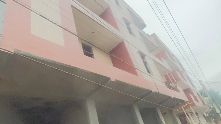 Kitchen, dlf ankur vihar 3 Bedroom 1000 Sq.Ft. Builder Floor In Dlf Ankur Vihar Ghaziabad 8904564