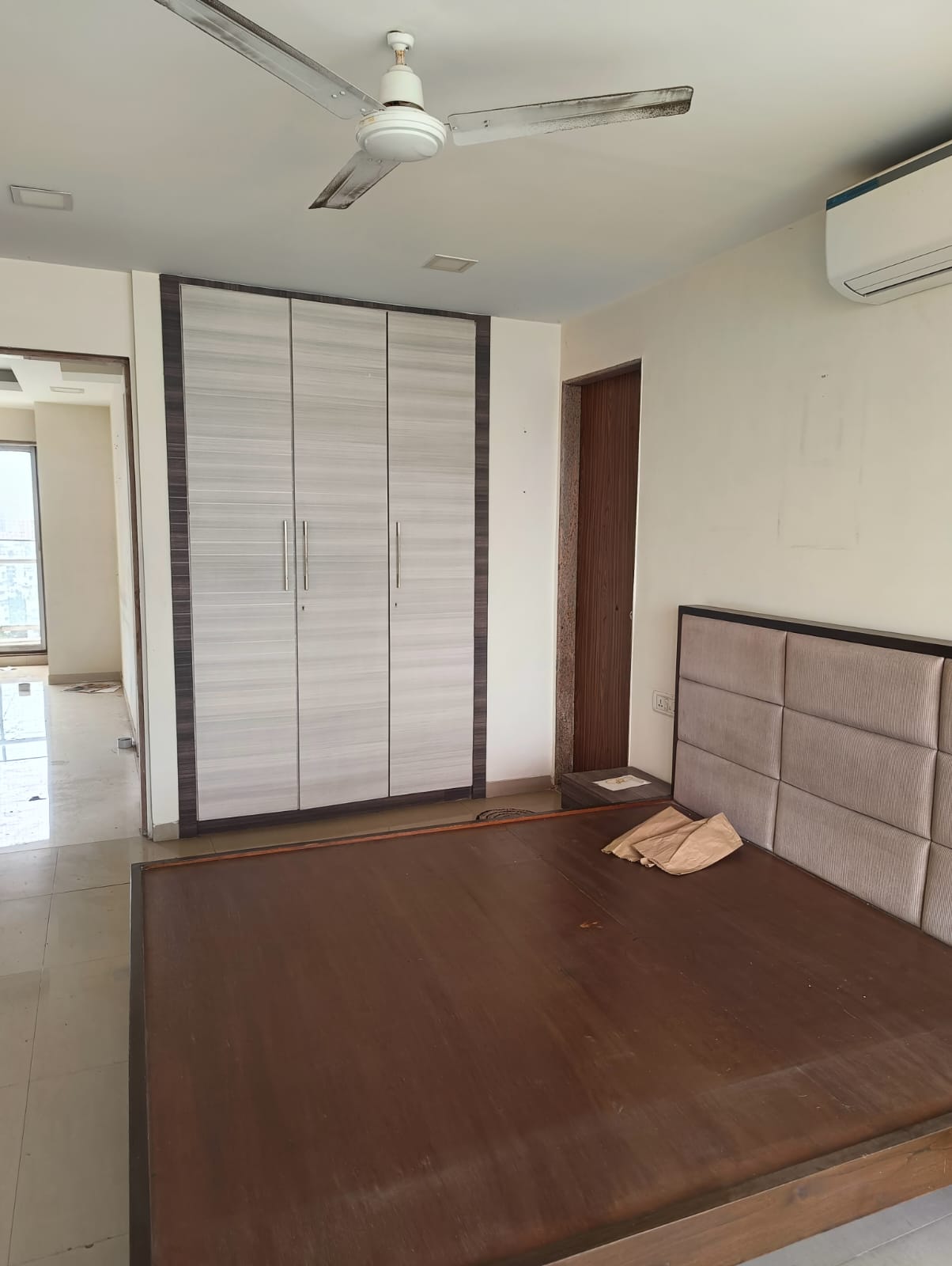 3 BHK 1200 Sq.Ft. Apartment in Krypton Tower