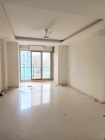 Room in 3 BHK Apartment at Krypton Tower, Prabhadevi – for Rent