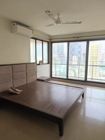 Room in 3 BHK Apartment at Krypton Tower, Prabhadevi – for Rent