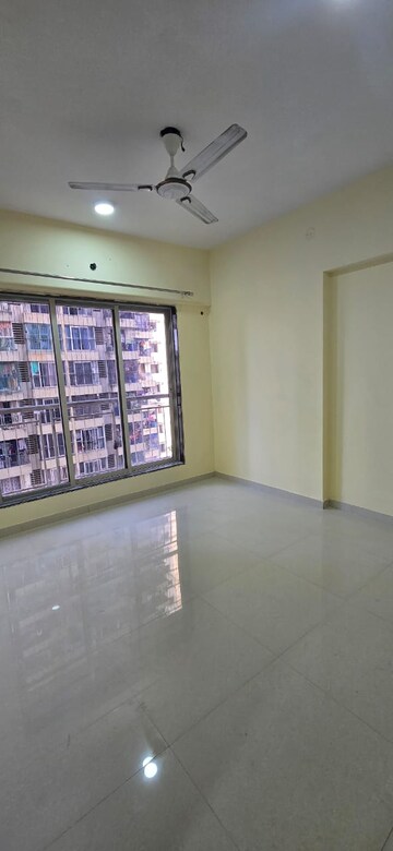 Room in 1 BHK Apartment at Dharti Pressidio, Kandivali West – for Sale