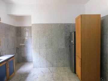 Room in 4 BHK Apartment at RMZ Woodsvale, Benson Town – for Sale