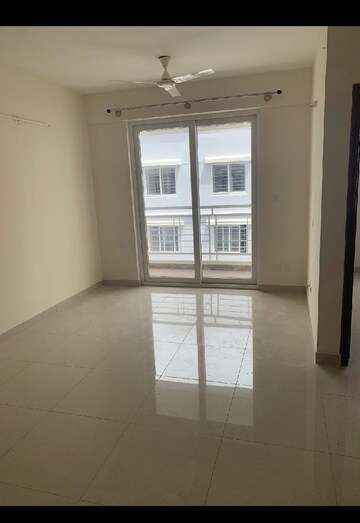 Room in 4 BHK Apartment at RMZ Woodsvale, Benson Town – for Sale