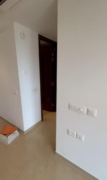 Room in 1 BHK Apartment at Hiranandani Highland, Powai – for Rent