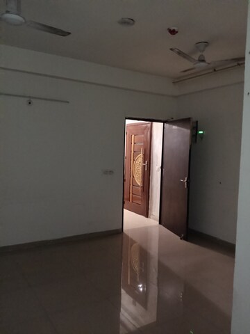 Room in 3 BHK Apartment at JKG Palm Court, Sector 16c Greater Noida – for Rent