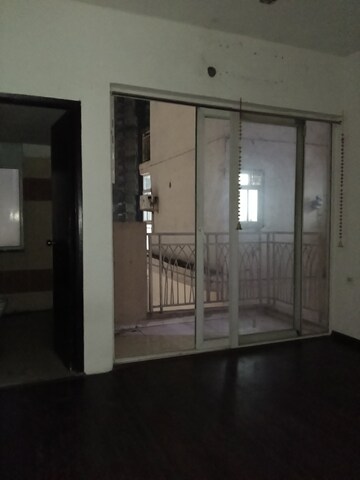 Room in 3 BHK Apartment at JKG Palm Court, Sector 16c Greater Noida – for Rent